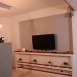 Όμορφο Διαμέρισμα Με Αυλή